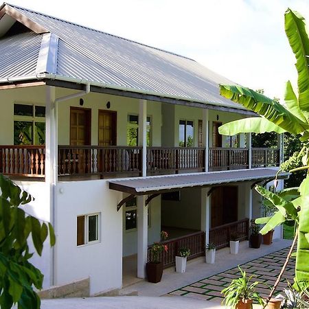 Cote Jardin - Chalets Cote Mer Baie Sainte Anne Exterior foto