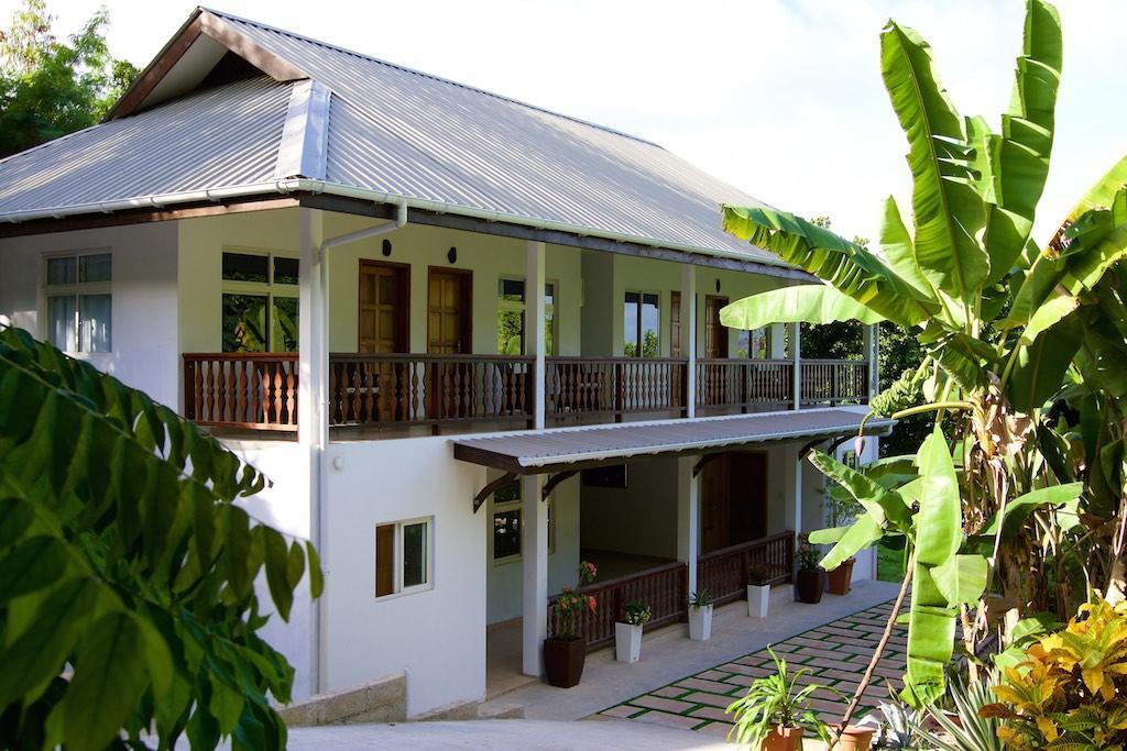 Cote Jardin - Chalets Cote Mer Baie Sainte Anne Exterior foto